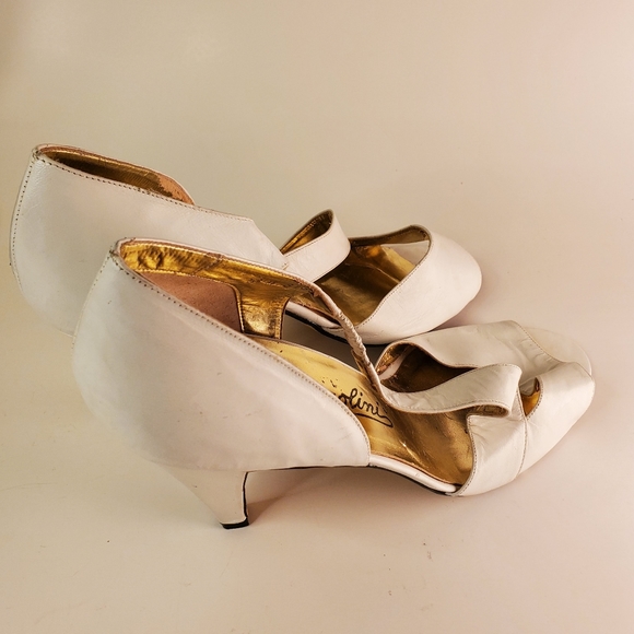 Vintage Glam 70s Open Toed Heels with Angular Strap - Picture 5 of 15